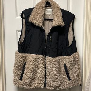 Abercrombie and Fitch Sherpa vest women’s xl